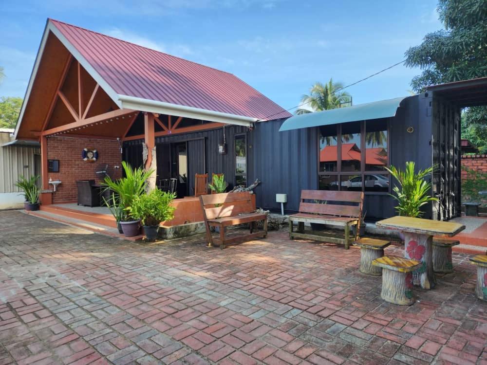 Umbai Kelana Homestay *